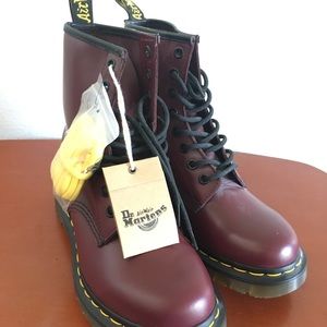 Women’s doc martens size 6